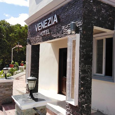 Venezia Suites Hotel Iloilo Exterior foto