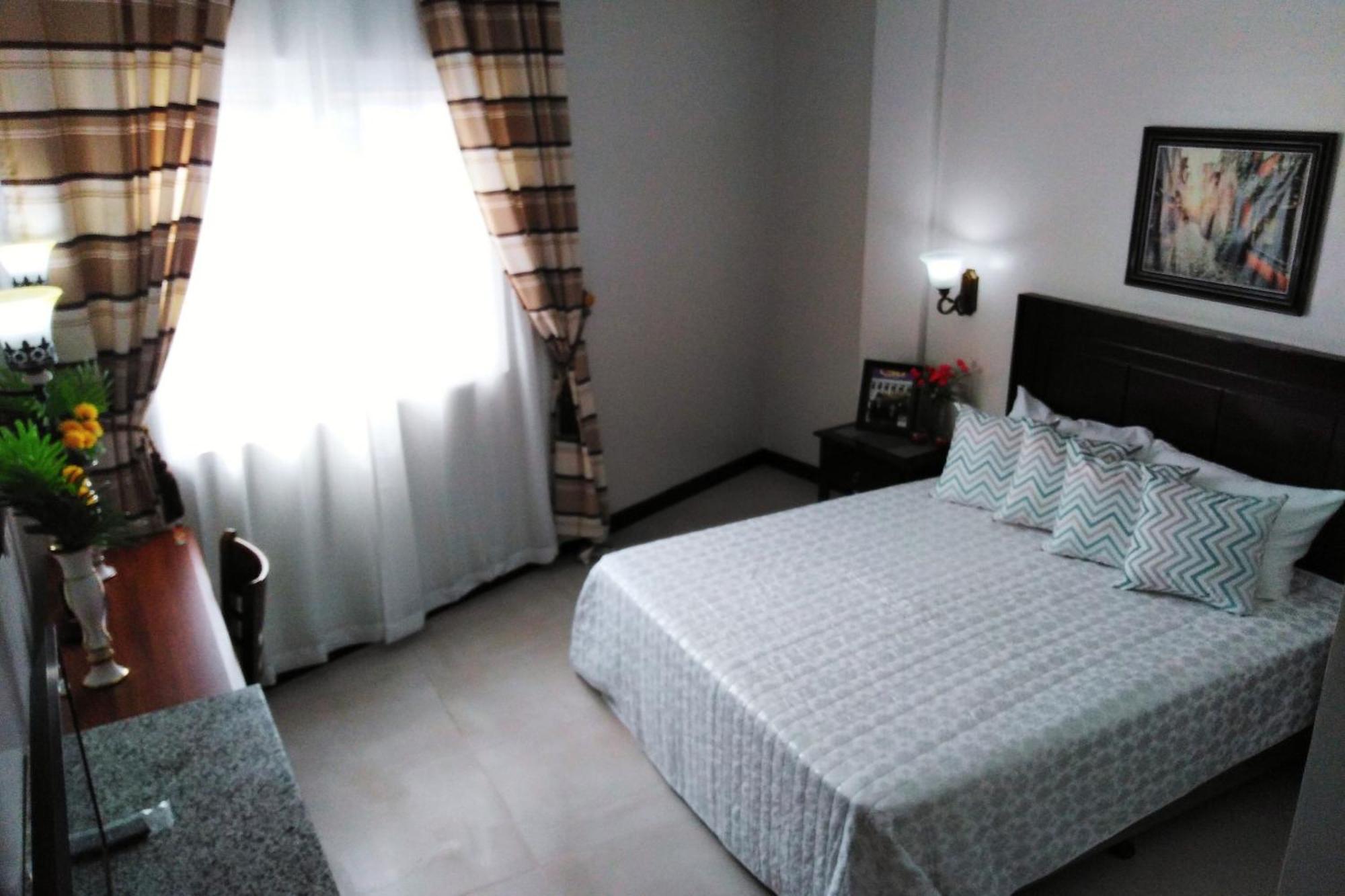 Venezia Suites Hotel Iloilo Habitación foto