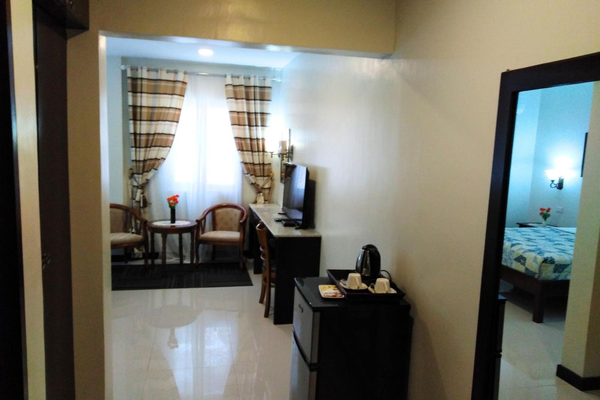 Venezia Suites Hotel Iloilo Habitación foto