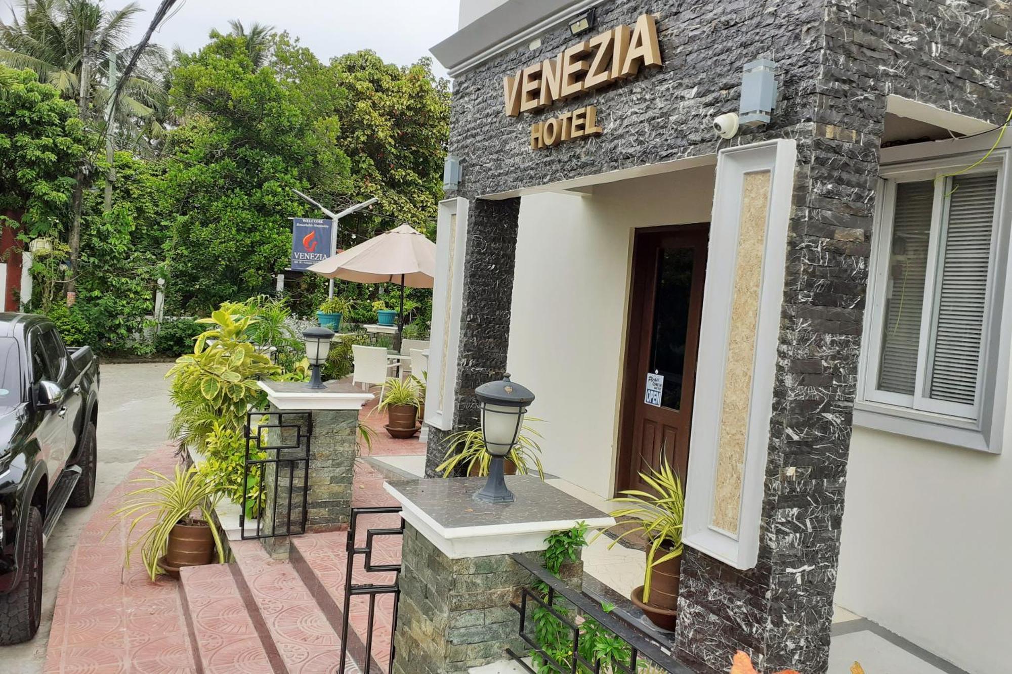 Venezia Suites Hotel Iloilo Exterior foto